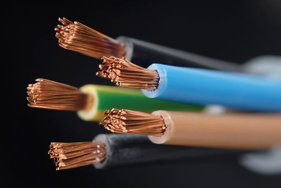 أهم أنواع عوازل الكابلات الكهربائية